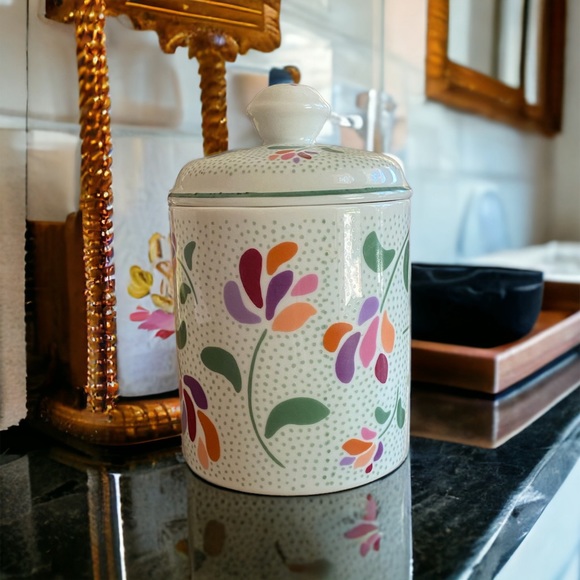 Germaine Monteil-My Heart Is In The Country Floral Jar With Lid - Picture 1 of 5
